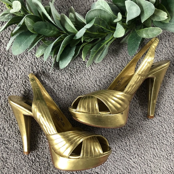 gold shoes size 7